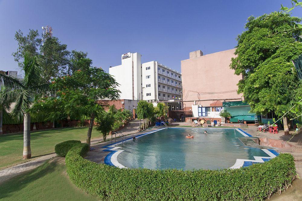 Hotel Atithi Agra  Exteriör bild